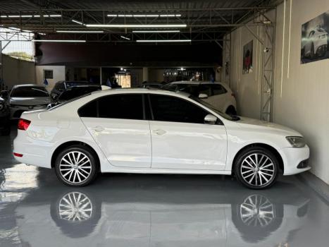 VOLKSWAGEN Jetta 2.0 4P COMFORTLINE TIPTRONIC AUTOM�TICO, Foto 4
