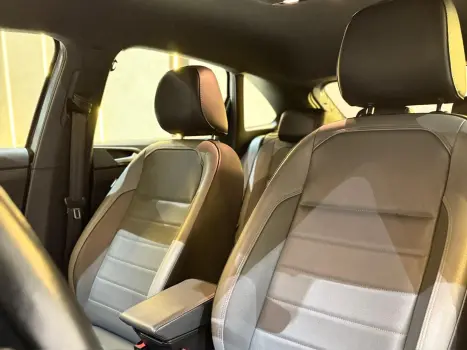 VOLKSWAGEN Nivus 1.0 4P FLEX 200 TSI HIGHLINE TURBO AUTOMÁTICO, Foto 16 VOLKSWAGEN Nivus 1.0 4P FLEX 200 TSI HIGHLINE TURBO AUTOMÁTICO, Foto 16