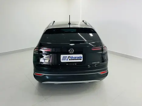 VOLKSWAGEN Nivus 1.0 4P FLEX 200 TSI HIGHLINE TURBO AUTOMÁTICO, Foto 14 VOLKSWAGEN Nivus 1.0 4P FLEX 200 TSI HIGHLINE TURBO AUTOMÁTICO, Foto 14