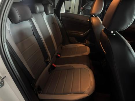 VOLKSWAGEN Nivus 1.0 4P FLEX 200 TSI HIGHLINE TURBO AUTOM�TICO, Foto 17
