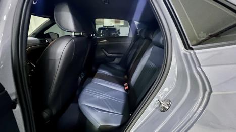 VOLKSWAGEN Nivus 1.0 4P FLEX 200 TSI HIGHLINE TURBO AUTOMÁTICO, Foto 11