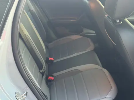 VOLKSWAGEN Nivus 1.0 4P FLEX 200 TSI HIGHLINE TURBO AUTOMÁTICO, Foto 13