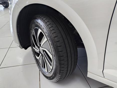 VOLKSWAGEN Polo Hatch 1.0 12V 4P 200 TSI  COMFORTLINE AUTOM�TICO, Foto 13