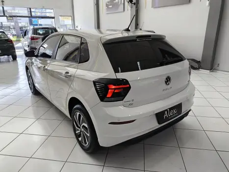 VOLKSWAGEN Polo Hatch 1.0 12V 4P 200 TSI  COMFORTLINE AUTOM�TICO, Foto 19
