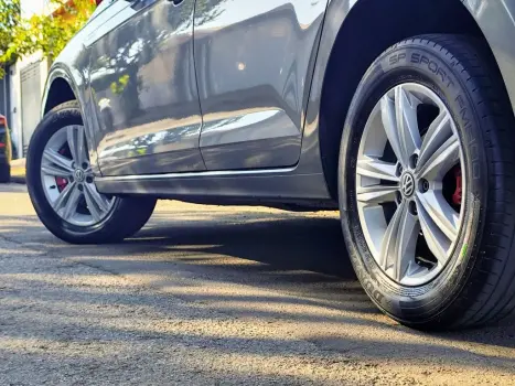 VOLKSWAGEN Polo Hatch 1.0 12V 4P 200 TSI  COMFORTLINE AUTOM�TICO, Foto 19