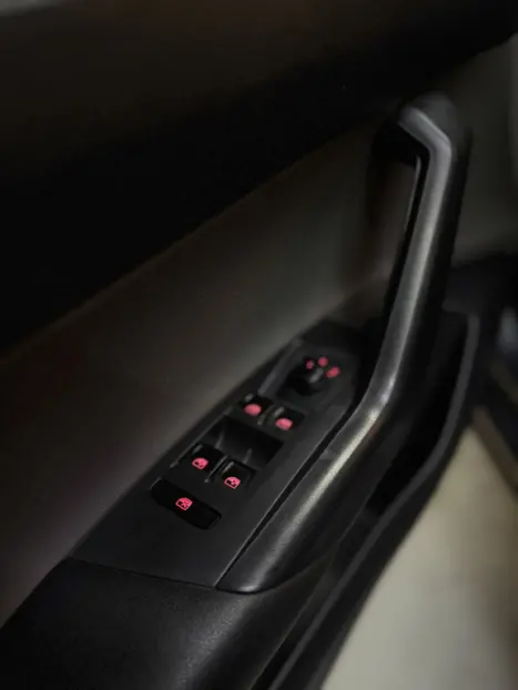 VOLKSWAGEN Polo Hatch 1.0 12V 4P 200 TSI HIGHLINE AUTOM�TICO, Foto 18