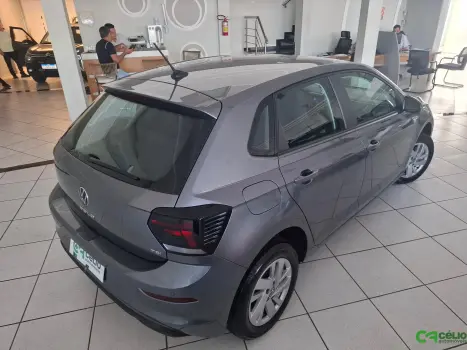 VOLKSWAGEN Polo Hatch 1.0 12V 4P 200 TSI  COMFORTLINE AUTOM�TICO, Foto 14