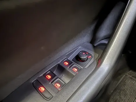 VOLKSWAGEN Polo Hatch 1.0 4P 170 TSI HIGHLINE AUTOM�TICO, Foto 34