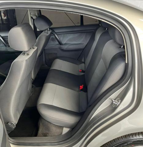 VOLKSWAGEN Polo Sedan 1.6 4P FLEX, Foto 5