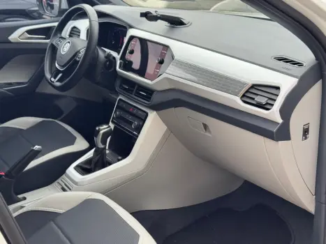 VOLKSWAGEN T-Cross 1.4 4P 250 TSI FLEX HIGHLINE AUTOM�TICO, Foto 13