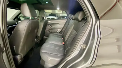 VOLKSWAGEN T-Cross 1.4 4P 250 TSI FLEX HIGHLINE AUTOM�TICO, Foto 8