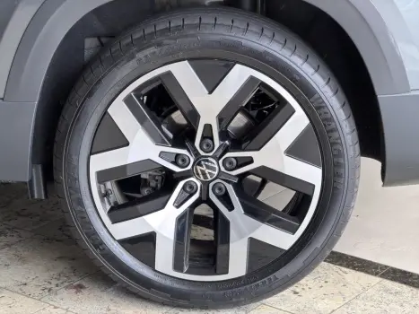 VOLKSWAGEN Taos 1.4 16V 4P FLEX 250 TSI HIGHLINE AUTOM�TICO, Foto 17