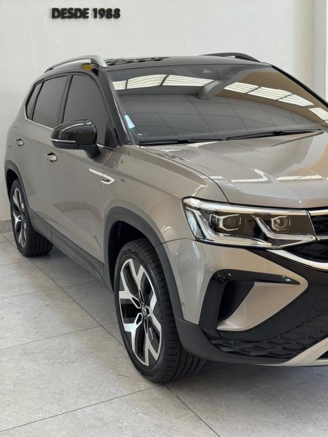 VOLKSWAGEN Taos 1.4 16V 4P FLEX 250 TSI HIGHLINE AUTOM�TICO, Foto 5