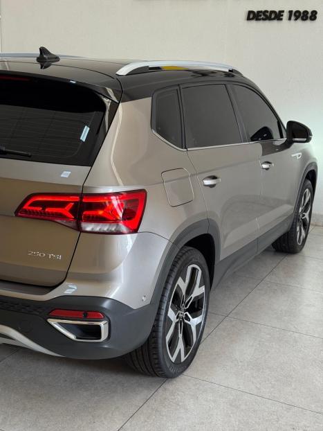 VOLKSWAGEN Taos 1.4 16V 4P FLEX 250 TSI HIGHLINE AUTOM�TICO, Foto 13