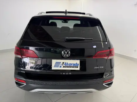 VOLKSWAGEN Taos 1.4 16V 4P FLEX 250 TSI HIGHLINE AUTOM�TICO, Foto 13