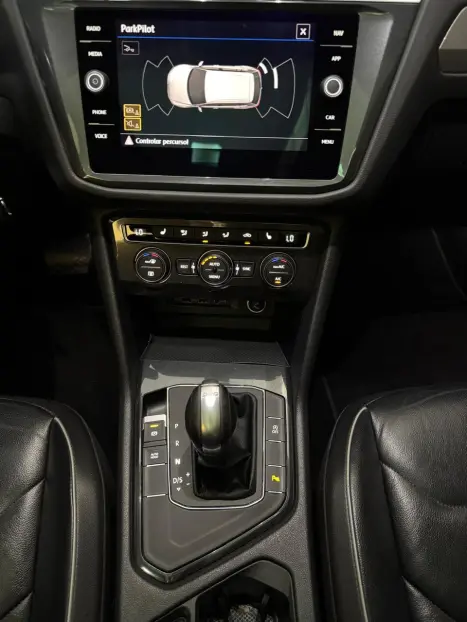 VOLKSWAGEN Tiguan 1.4 250 TSI TOTAL FLEX ALLSPACE COMFORTLINE TURBO AUTOM�TICO TIPTRONIC, Foto 9