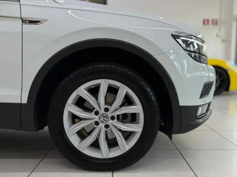 VOLKSWAGEN Tiguan 1.4 250 TSI TOTAL FLEX ALLSPACE COMFORTLINE TURBO AUTOM�TICO TIPTRONIC, Foto 6