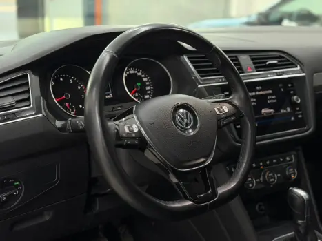 VOLKSWAGEN Tiguan 1.4 250 TSI TOTAL FLEX ALLSPACE COMFORTLINE TURBO AUTOM�TICO TIPTRONIC, Foto 8