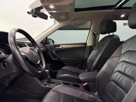 VOLKSWAGEN Tiguan 1.4 250 TSI TOTAL FLEX ALLSPACE COMFORTLINE TURBO AUTOM�TICO TIPTRONIC, Foto 10