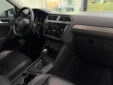 VOLKSWAGEN Tiguan 1.4 250 TSI TOTAL FLEX ALLSPACE COMFORTLINE TURBO AUTOM�TICO TIPTRONIC, Foto 16