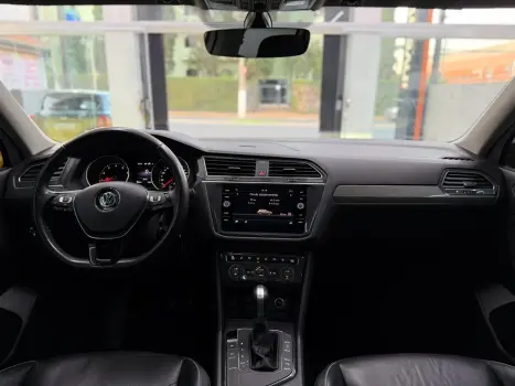 VOLKSWAGEN Tiguan 1.4 250 TSI TOTAL FLEX ALLSPACE COMFORTLINE TURBO AUTOM�TICO TIPTRONIC, Foto 17