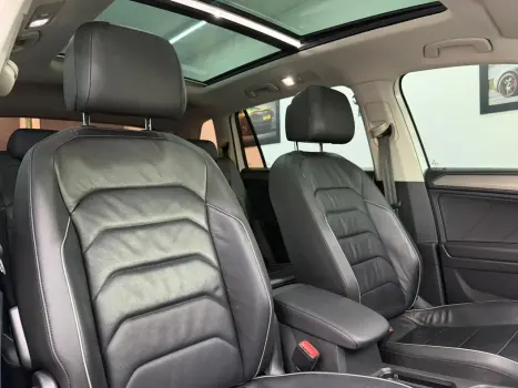 VOLKSWAGEN Tiguan 1.4 250 TSI TOTAL FLEX ALLSPACE COMFORTLINE TURBO AUTOM�TICO TIPTRONIC, Foto 14