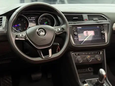 VOLKSWAGEN Tiguan 1.4 250 TSI TOTAL FLEX ALLSPACE COMFORTLINE TURBO AUTOM�TICO TIPTRONIC, Foto 6
