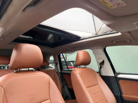 VOLKSWAGEN Tiguan 1.4 250 TSI TOTAL FLEX ALLSPACE COMFORTLINE TURBO AUTOM�TICO TIPTRONIC, Foto 9