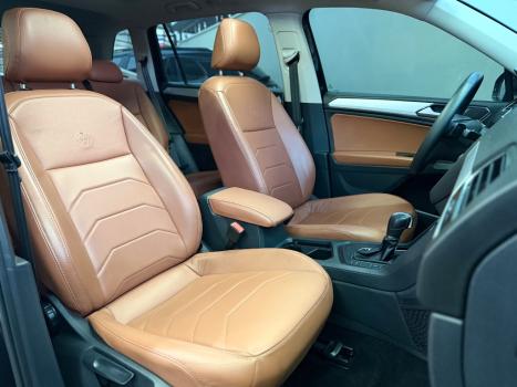 VOLKSWAGEN Tiguan 1.4 250 TSI TOTAL FLEX ALLSPACE COMFORTLINE TURBO AUTOM�TICO TIPTRONIC, Foto 4