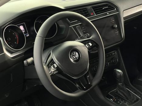 VOLKSWAGEN Tiguan 1.4 250 TSI TOTAL FLEX ALLSPACE COMFORTLINE TURBO AUTOM�TICO TIPTRONIC, Foto 5