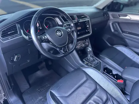 VOLKSWAGEN Tiguan 1.4 250 TSI TOTAL FLEX ALLSPACE COMFORTLINE TURBO AUTOM�TICO TIPTRONIC, Foto 19