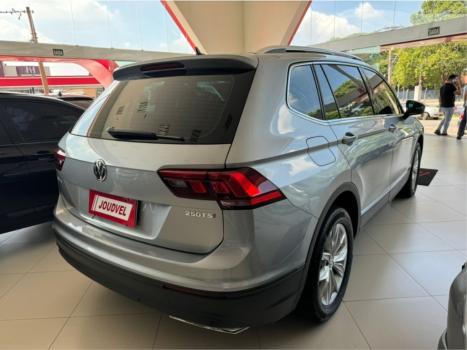 VOLKSWAGEN Tiguan 1.4 250 TSI TOTAL FLEX ALLSPACE COMFORTLINE TURBO AUTOM�TICO TIPTRONIC, Foto 4
