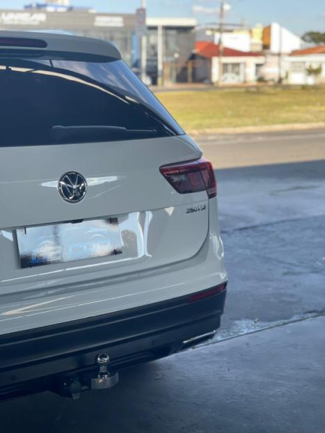VOLKSWAGEN Tiguan 1.4 250 TSI TOTAL FLEX ALLSPACE COMFORTLINE TURBO AUTOM�TICO TIPTRONIC, Foto 4