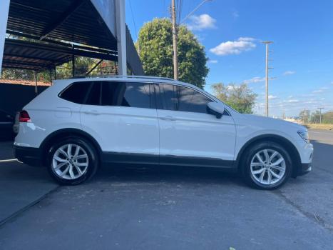 VOLKSWAGEN Tiguan 1.4 250 TSI TOTAL FLEX ALLSPACE COMFORTLINE TURBO AUTOM�TICO TIPTRONIC, Foto 23