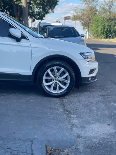 VOLKSWAGEN Tiguan 1.4 250 TSI TOTAL FLEX ALLSPACE COMFORTLINE TURBO AUTOM�TICO TIPTRONIC, Foto 24