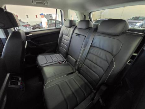 VOLKSWAGEN Tiguan 1.4 250 TSI TOTAL FLEX ALLSPACE TURBO AUTOMÁTICO TIPTRONIC, Foto 9