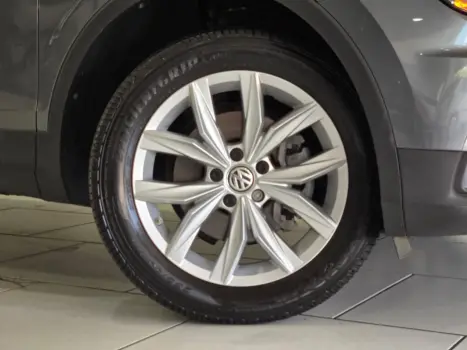 VOLKSWAGEN Tiguan 1.4 250 TSI TOTAL FLEX ALLSPACE COMFORTLINE TURBO AUTOMÁTICO TIPTRONIC, Foto 4
