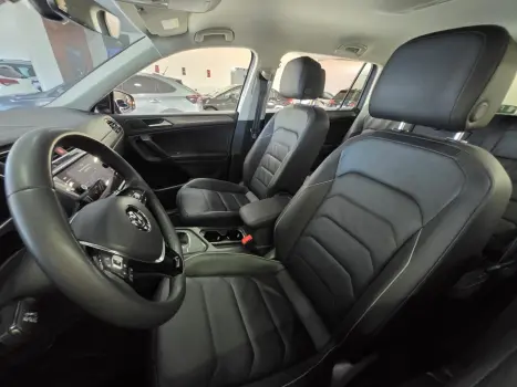 VOLKSWAGEN Tiguan 1.4 250 TSI TOTAL FLEX ALLSPACE COMFORTLINE TURBO AUTOMÁTICO TIPTRONIC, Foto 11
