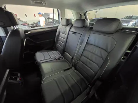 VOLKSWAGEN Tiguan 1.4 250 TSI TOTAL FLEX ALLSPACE COMFORTLINE TURBO AUTOMÁTICO TIPTRONIC, Foto 12