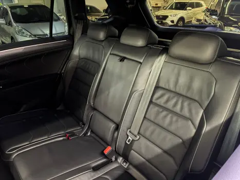 VOLKSWAGEN Tiguan 2.0 350 TSI TOTAL FLEX ALLSPACE R-LINE 4-MOTION TURBO AUTOM�TICO DSG, Foto 21
