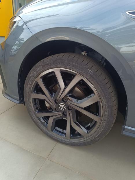 VOLKSWAGEN Virtus 1.4 4P 250 TSI EXCLUSIVE AUTOM�TICO, Foto 8