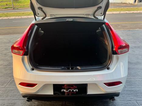 VOLVO V40 2.0 4P T4 KINETIC TURBO AUTOMÁTICO, Foto 5 VOLVO V40 2.0 4P T4 KINETIC TURBO AUTOMÁTICO, Foto 5