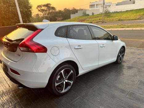 VOLVO V40 2.0 4P T4 KINETIC TURBO AUTOMÁTICO, Foto 8 VOLVO V40 2.0 4P T4 KINETIC TURBO AUTOMÁTICO, Foto 8