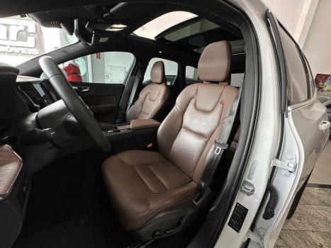 VOLVO XC60 2.0 16V 4P T8 RECHARGE HBRIDO INSCRIPTION EXPRESSION AWD TURBO GEARTRONIC AUTOMTICO, Foto 9