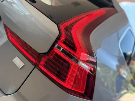 VOLVO XC60 2.0 16V 4P T8 RECHARGE HÍBRIDO PLUS AWD TURBO GEARTRONIC AUTOMÁTICO, Foto 8