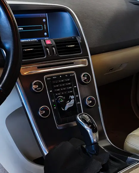 VOLVO XC60 2.0 4P COMFORT T5 TURBO AUTOM�TICO, Foto 18