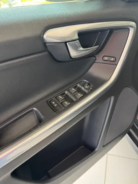 VOLVO XC60 2.0 T5 4P KINETIC DRIVE-E AUTOMTICO, Foto 13