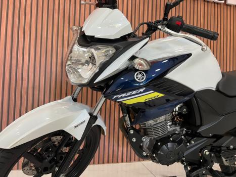 YAMAHA Fazer YS 150 , Foto 3