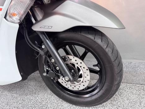 YAMAHA Fluo 125 ABS, Foto 8