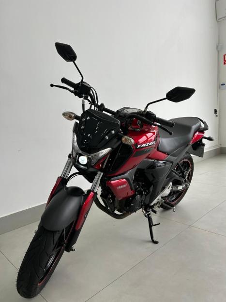 YAMAHA FZ 15 Fazer ABS, Foto 4